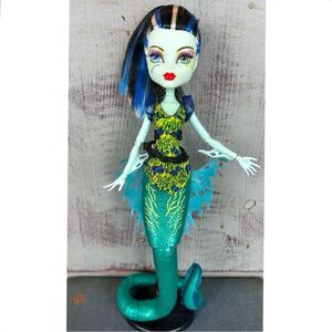 Monster High Frankie Great Scarrier Reef Ghoulfish Doll